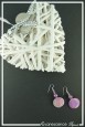 boucles-d-oreilles-sur-clous-ranie-couleur-violet-sur-fond-noir