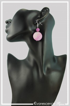 boucles-d-oreilles-sur-clous-ranie-couleur-rose-fonce-portees