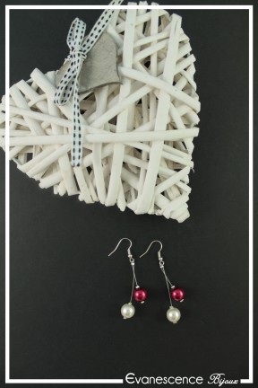 boucles-d-oreilles-en-fil-cable-dante-couleur-rouge-et-blanc-sur-fond-noir