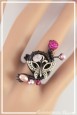 bague-reglable-en-aluminium-hatari-couleur-noir-et-fuchsia-portee-zoom