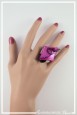 bague-reglable-en-aluminium-gina-couleur-noir-et-fuchsia-portee