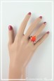 bague-reglable-en-aluminium-encre-couleur-argent-et-orange-portee