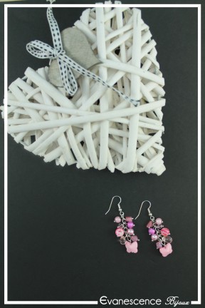 boucles-d-oreilles-chaine-willow-couleur-fuchsia-et-rose-sur-fond-noir