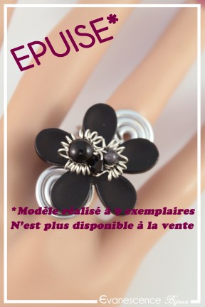 bague-reglable-en-aluminium-kerouac-couleur-argent-et-noir-portee-zoom