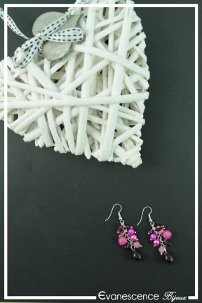 boucles-d-oreilles-chaine-marley-couleur-fuchsia-sur-fond-noir