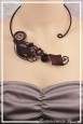 collier-en-aluminium-gina-couleur-noir-et-chocolat-porte