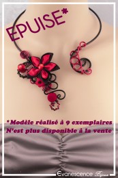 collier-en-aluminium-ziva-couleur-noir-et-rouge-porte