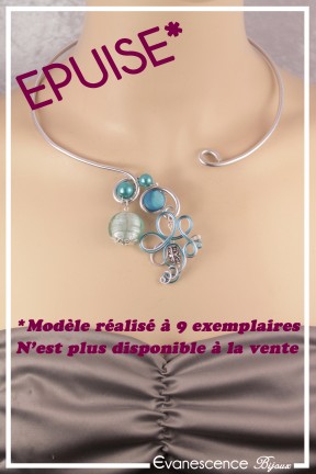 collier-en-aluminium-gagarine-couleur-argent-et-turquoise-porte