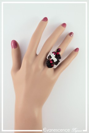 bague-reglable-en-aluminium-marguerite-couleur-noir-et-rouge-portee