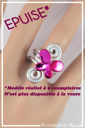 bague-reglable-en-aluminium-rosie-couleur-argent-et-fuchsia-portee-zoom