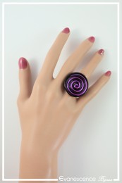 bague-reglable-en-aluminium-spice-couleur-noir-et-violet-portee