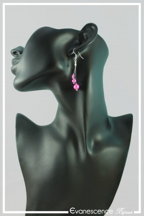 boucles-d-oreilles-en-fil-cable-chatran-couleur-fuchsia-portees