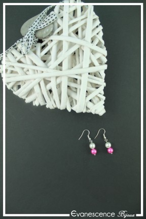 boucles-d-oreilles-sur-clous-margot-couleur-blanc-et-fuchsia-sur-fond-noir