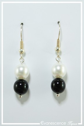 boucles-d-oreilles-sur-clous-margot-couleur-blanc-et-noir