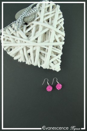 boucles-d-oreilles-en-fil-de-cuivre-adonis-couleur-fuchsia-sur-fond-noir