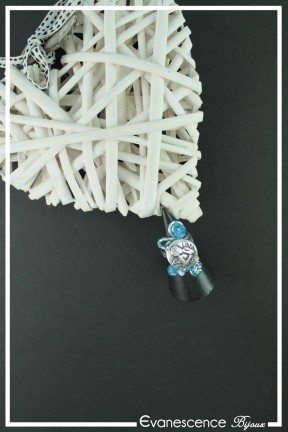 bague-reglable-en-aluminium-macha-couleur-bleu-clair-et-turquoise-sur-fond-noir