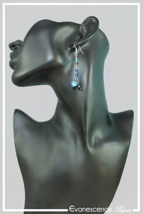 boucles-d-oreilles-en-fil-cable-mitsi-couleur-bleu-et-turquoise-portees