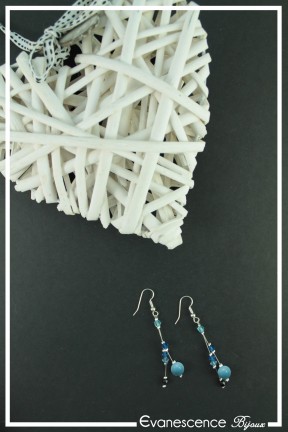 boucles-d-oreilles-en-fil-cable-mitsi-couleur-bleu-et-turquoise-sur-fond-noir