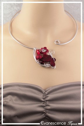 collier-en-aluminium-virgule-couleur-argent-et-rouge-porte