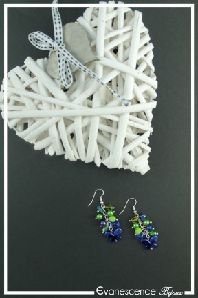 boucles-d-oreilles-chaine-kookie-couleur-bleu-et-vert-sur-fond-noir