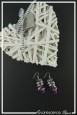 boucles-d-oreilles-chaine-kookie-couleur-violet-et-argent-sur-fond-noir