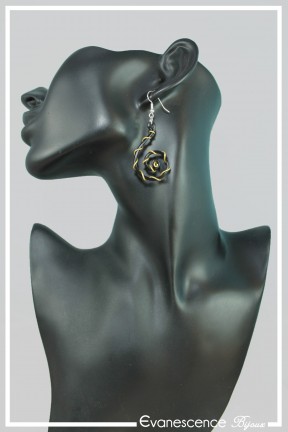 boucles-d-oreilles-en-aluminium-honey-couleur-noir-et-dore-portees