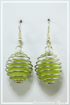 boucles-d-oreilles-cage-en-metal-cheyenne-couleur-argent-et-vert-pomme