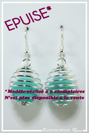 boucles-d-oreilles-cage-en-metal-cheyenne-couleur-argent-et-bleu-clair