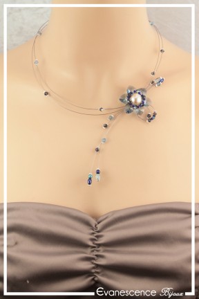 collier-en-fil-cable-gabi-couleur-bleu-et-turquoise-porte