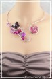 collier-en-aluminium-pomsy-couleur-argent-fuchsia-et-violet-porte