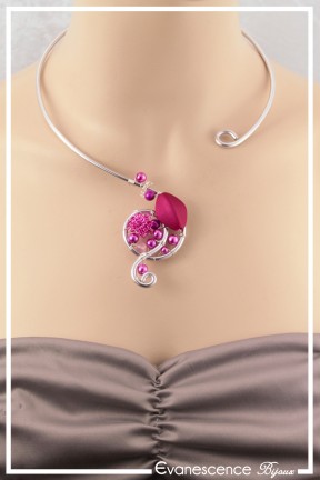 collier-en-aluminium-marylin-couleur-argent-et-fuchsia-porte