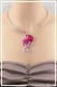 collier-en-aluminium-marylin-couleur-argent-et-fuchsia-porte