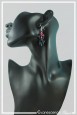 boucles-d-oreilles-chaine-eria-couleur-noir-et-rouge-portees