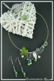 parure-de-bijoux-kookie-couleur-argent-et-vert-sur-fond-noir