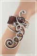 bracelet-en-aluminium-degas-couleur-chocolat-et-blanc-porte