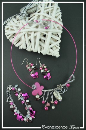 parure-de-bijoux-kookie-couleur-argent-et-fuchsia-sur-fond-noir