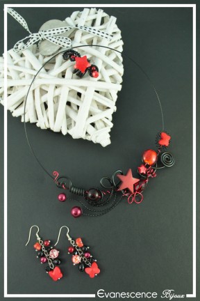 parure-de-bijoux-patou-couleur-noir-et-rouge-sur-fond-noir