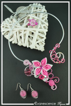 parure-de-bijoux-ziva-couleur-blanc-et-fuchsia-sur-fond-noir