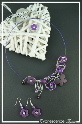 parure-de-bijoux-dory-couleur-violet-et-argent-sur-fond-noir