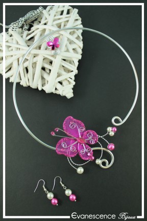 parure-de-bijoux-kami-couleur-blanc-et-fuchsia-sur-fond-noir