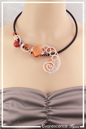 parure-de-bijoux-fusain-couleur-orange-et-blanc-collier