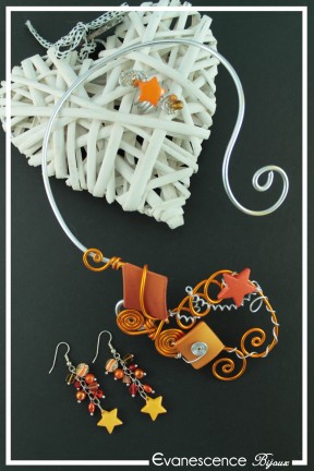 parure-de-bijoux-panthere-couleur-argent-et-orange-sur-fond-noir