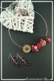 parure-de-bijoux-griotte-couleur-noir-et-rouge-sur-fond-noir