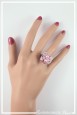 bague-reglable-avec-support-pandora-couleur-rose-portee