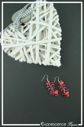 boucles-d-oreilles-chaine-kookie-couleur-rouge-sur-fond-noir