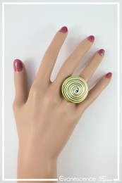 bague-reglable-en-aluminium-spice-couleur-argent-et-vert-pomme-portee