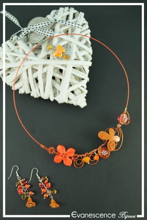 parure-de-bijoux-foxi-couleur-argent-et-orange-sur-fond-noir