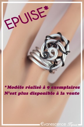 bague-reglable-en-aluminium-honey-couleur-argent-et-noir-portee-zoom