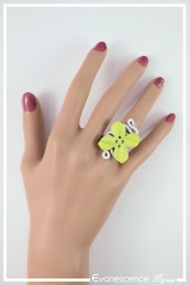 bague-reglable-en-aluminium-bandita-couleur-blanc-et-vert-portee