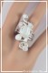 bague-reglable-en-aluminium-patou-couleur-argent-et-blanc-portee-zoom